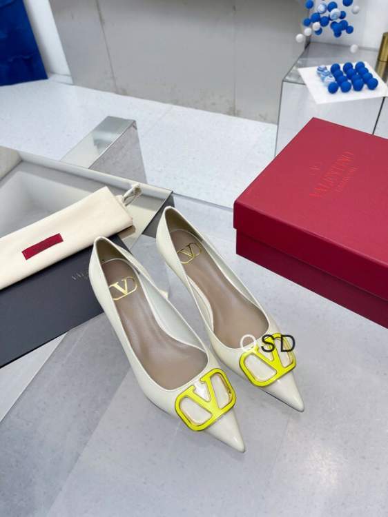 Picture of Valentino Shoes _SKUValentinosz35-415CSD090820358